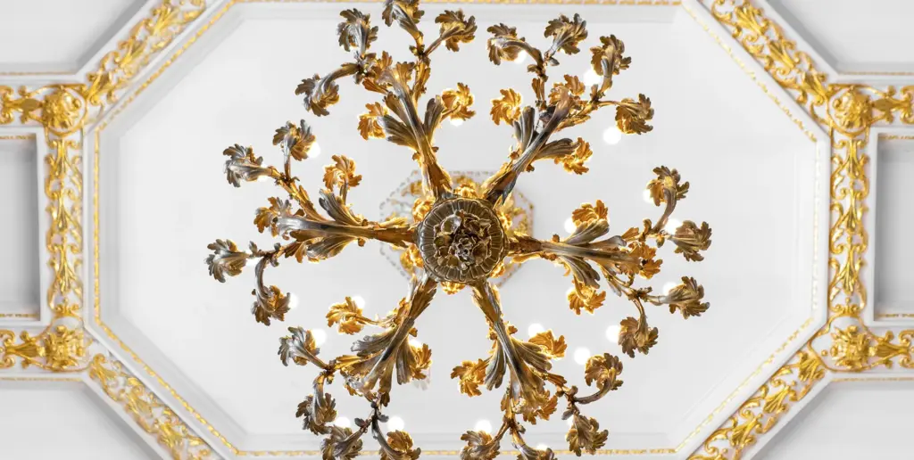Chandelier and gilding on the ceiling of a suite